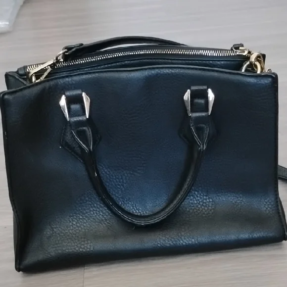 Black Women's Leather Satchel Handbag with Gold Hardware - Picture 6 of 11